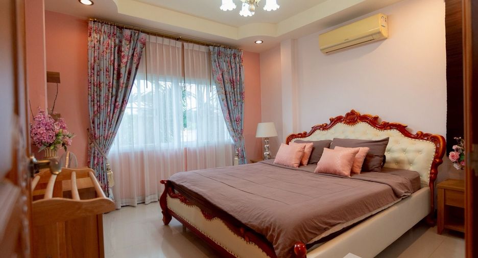 For sale 4 bedrooms villa in Mueang Buriram, Buriram