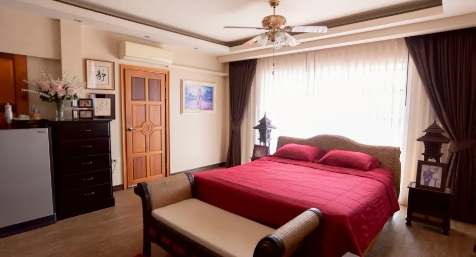 For sale 4 bedrooms villa in Mueang Buriram, Buriram
