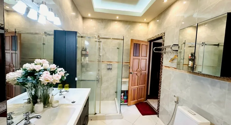 For sale 4 bedrooms villa in Mueang Buriram, Buriram