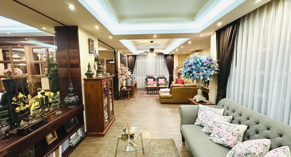 For sale 4 bedrooms villa in Mueang Buriram, Buriram