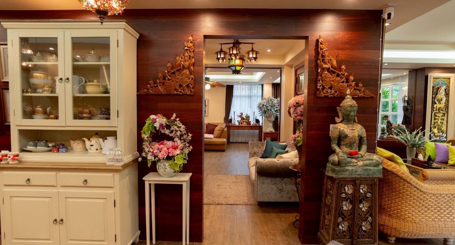 For sale 4 bedrooms villa in Mueang Buriram, Buriram
