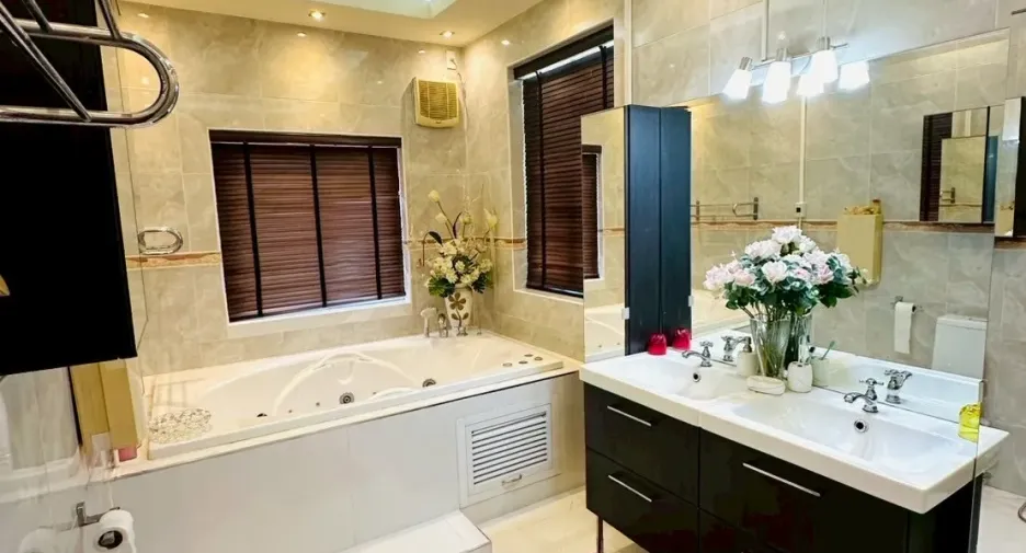 For sale 4 bedrooms villa in Mueang Buriram, Buriram