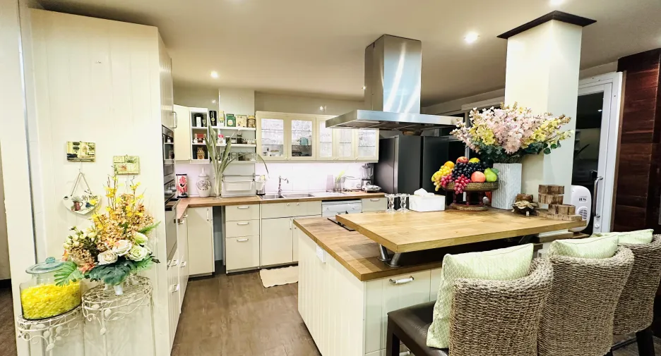 For sale 4 bedrooms villa in Mueang Buriram, Buriram