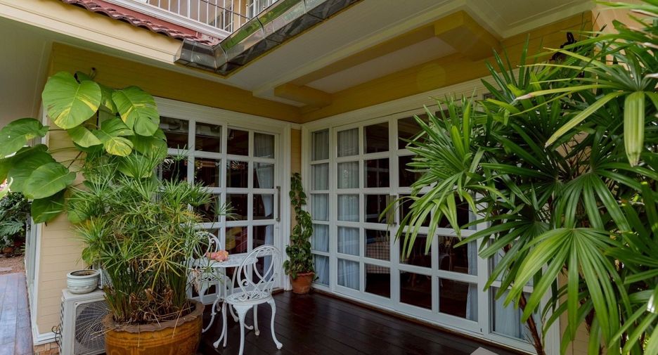 For sale 4 bedrooms villa in Mueang Buriram, Buriram