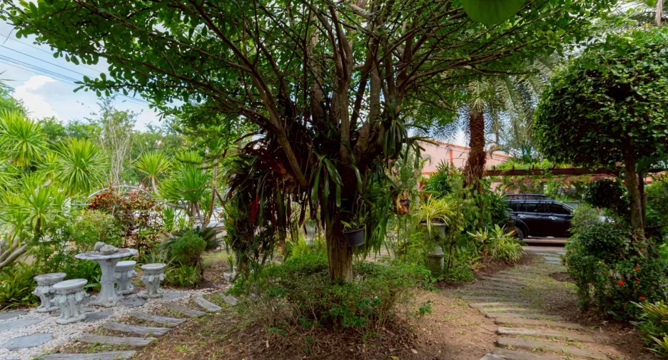 For sale 4 bedrooms villa in Mueang Buriram, Buriram