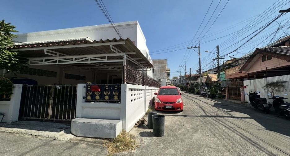 For sale 2 bedrooms townhouse in Bang Lamung, Chonburi