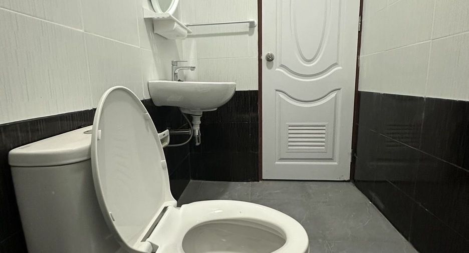 For sale 2 bedrooms townhouse in Bang Lamung, Chonburi