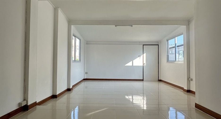 For sale 2 bedrooms townhouse in Bang Lamung, Chonburi
