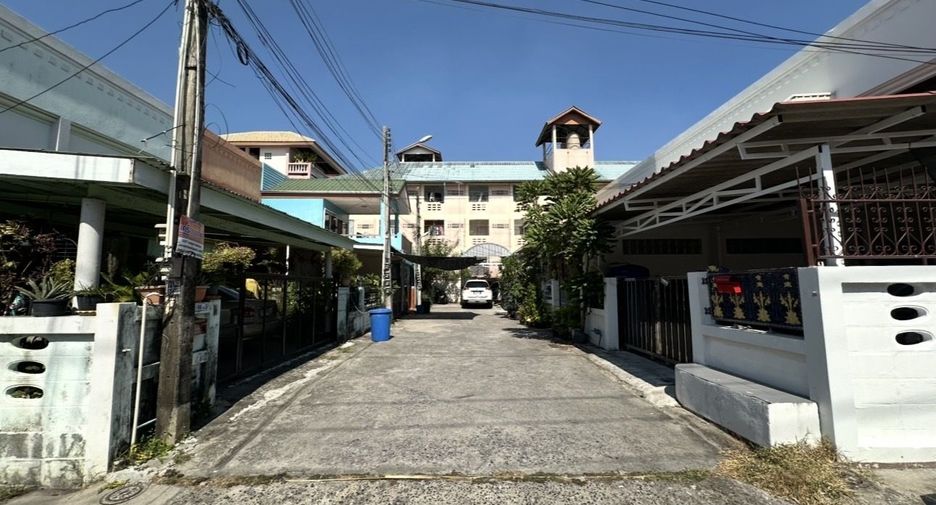 For sale 2 bedrooms townhouse in Bang Lamung, Chonburi