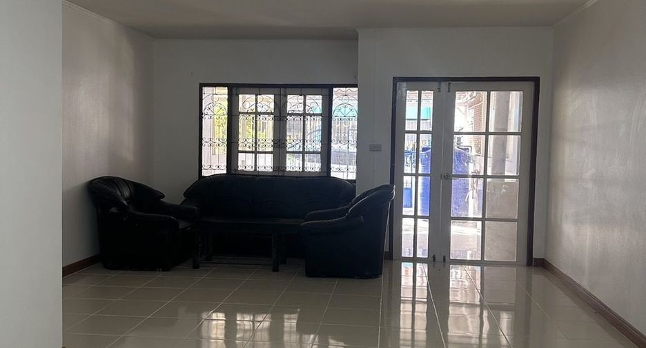 For sale 2 bedrooms townhouse in Bang Lamung, Chonburi