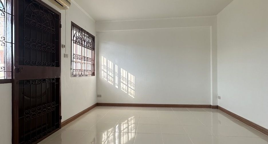For sale 2 bedrooms townhouse in Bang Lamung, Chonburi