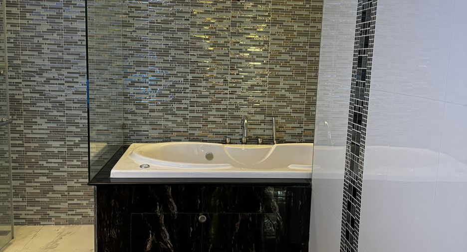 For sale 2 bedrooms condo in Mueang Chiang Mai, Chiang Mai