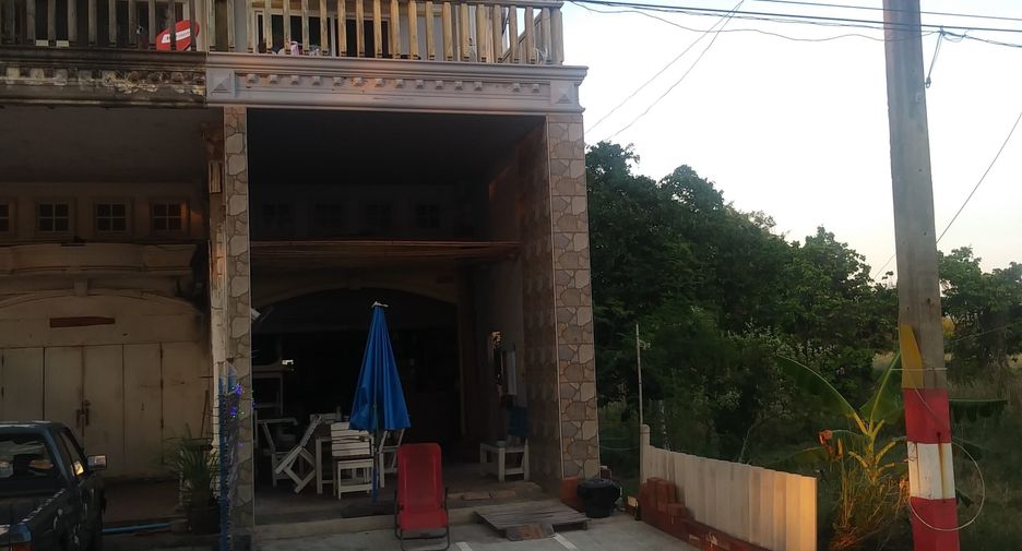 À vendre et à louer 3 chambres local commercial à Mueang Rayong, Rayong