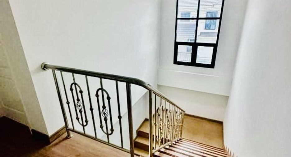 For rent 3 bedrooms house in Saraphi, Chiang Mai