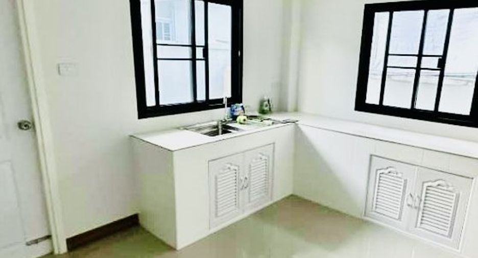For rent 3 bedrooms house in Saraphi, Chiang Mai