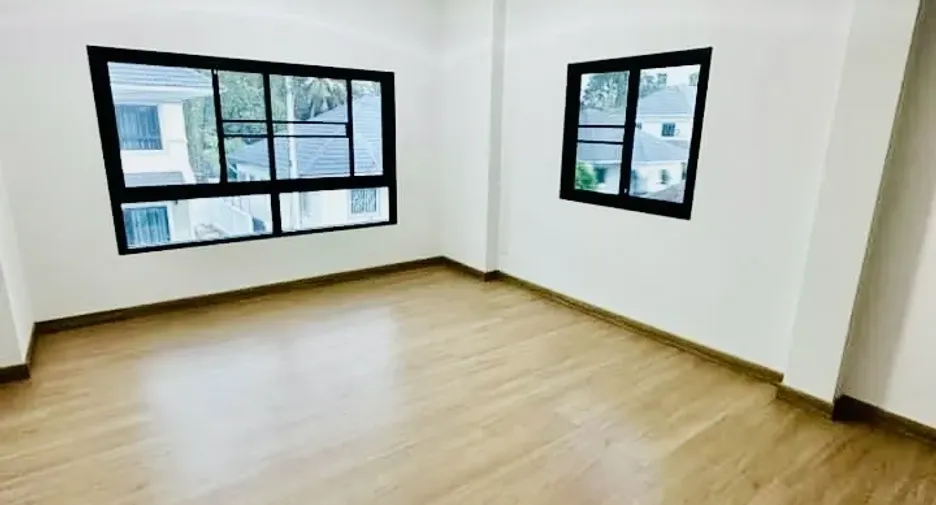 For rent 3 bedrooms house in Saraphi, Chiang Mai