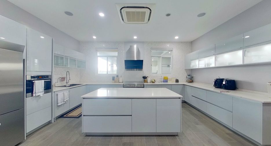 For sale 4 bedrooms villa in Doi Saket, Chiang Mai