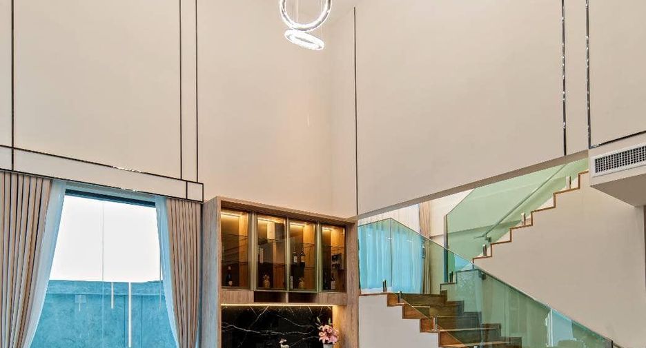 À vendre 4 chambres villa à Huay Yai, Pattaya