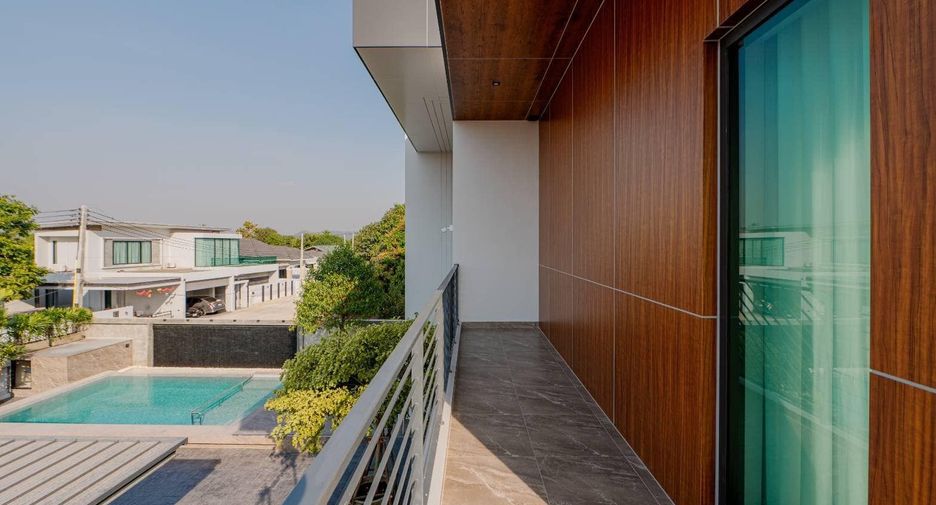 À vendre 4 chambres villa à Huay Yai, Pattaya