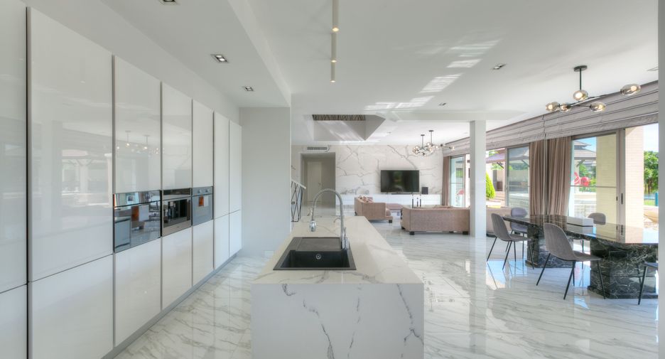 For sale 5 bedrooms villa in Thalang, Phuket
