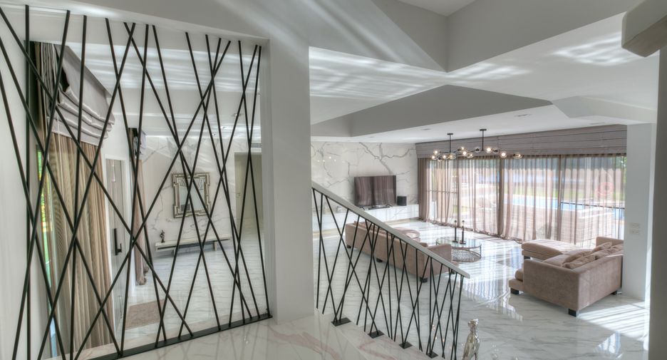For sale 5 bedrooms villa in Thalang, Phuket