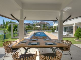 Villa zum Kauf mit 5 Zimmer in Thalang, Phuket