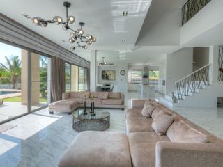 Villa zum Kauf mit 5 Zimmer in Thalang, Phuket