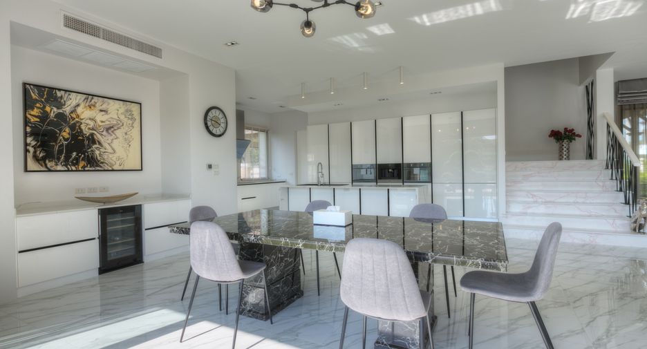 For sale 5 bedrooms villa in Thalang, Phuket