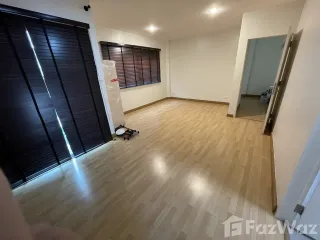 For sale 3 bedrooms townhouse in Phra Khanong, Bangkok