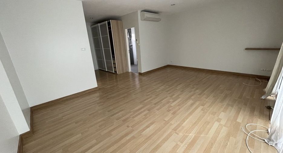 Reihenhaus zum Kauf mit 3 Zimmer in Phra Khanong, Bangkok
