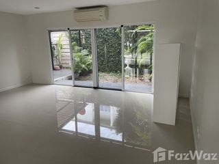 Reihenhaus zum Kauf mit 3 Zimmer in Phra Khanong, Bangkok