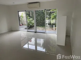 For sale 3 bedrooms townhouse in Phra Khanong, Bangkok