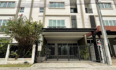 Продажа 3 спальни таунхаус в Пхра Кханонг, Бангкок