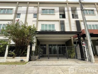 For sale 3 ベッドルーム townhouse in Phra Khanong, Bangkok