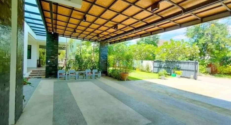 For sale and for rent 4 bedrooms house in Saraphi, Chiang Mai