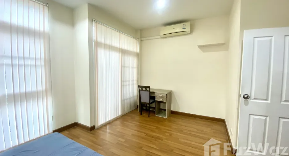 For rent 2 bedrooms townhouse in Mueang Chiang Mai, Chiang Mai