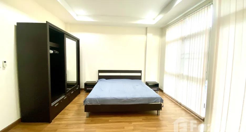 For rent 2 bedrooms townhouse in Mueang Chiang Mai, Chiang Mai