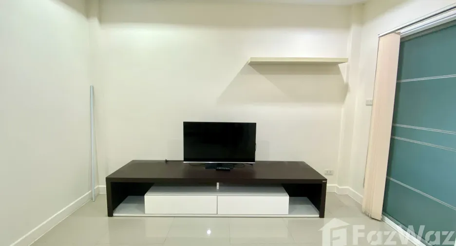For rent 2 bedrooms townhouse in Mueang Chiang Mai, Chiang Mai