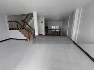 Reihenhaus zur Miete mit 3 Zimmer in Si Racha, Chonburi