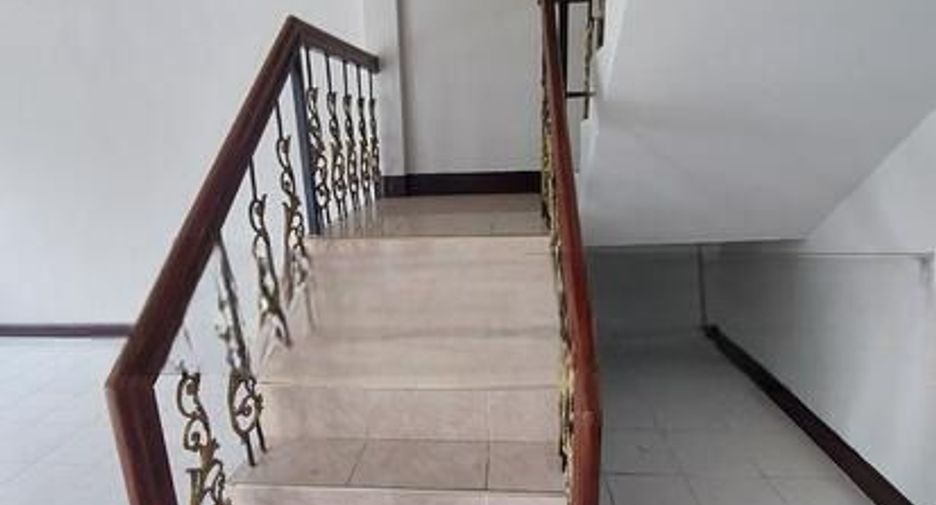 For rent 3 bedrooms townhouse in Si Racha, Chonburi