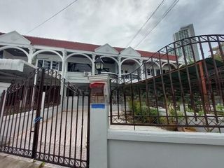 3 Bedroom Townhouse In Si Racha, Chonburi
