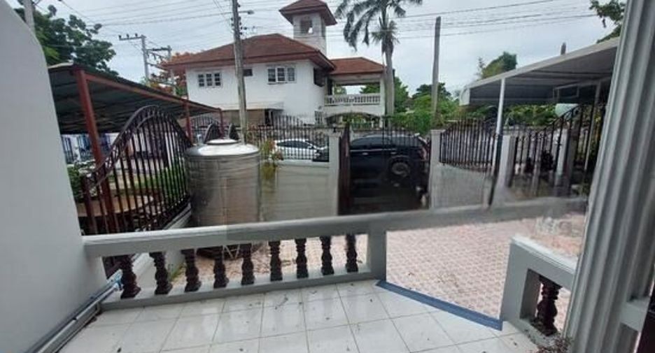For rent 3 bedrooms townhouse in Si Racha, Chonburi