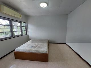 Casa adosada en alquiler de 3 habitaciones en Si Racha, Chonburi
