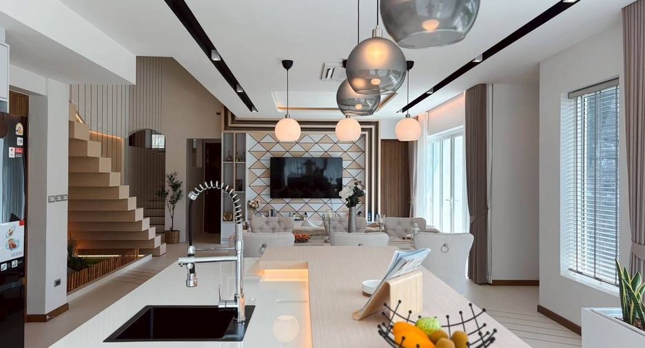 For sale 5 bedrooms villa in Thalang, Phuket