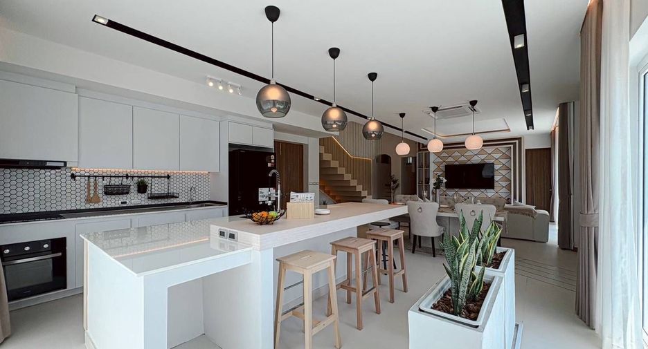 For sale 5 bedrooms villa in Thalang, Phuket