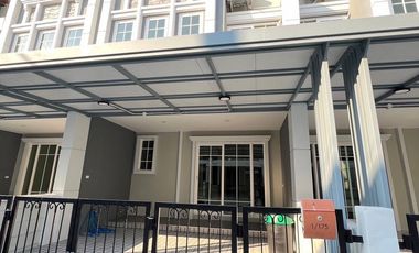 For rent 4 bedrooms townhouse in Mueang Chiang Mai, Chiang Mai
