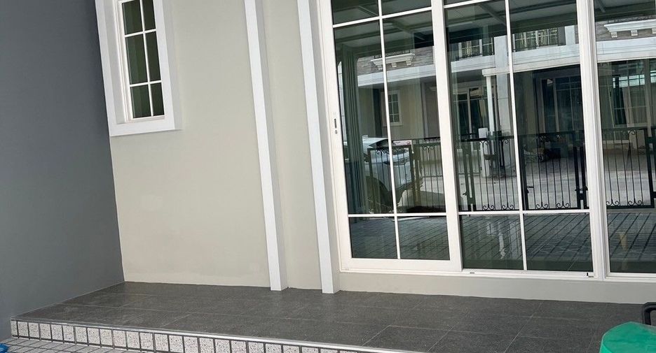 For rent 4 bedrooms townhouse in Mueang Chiang Mai, Chiang Mai
