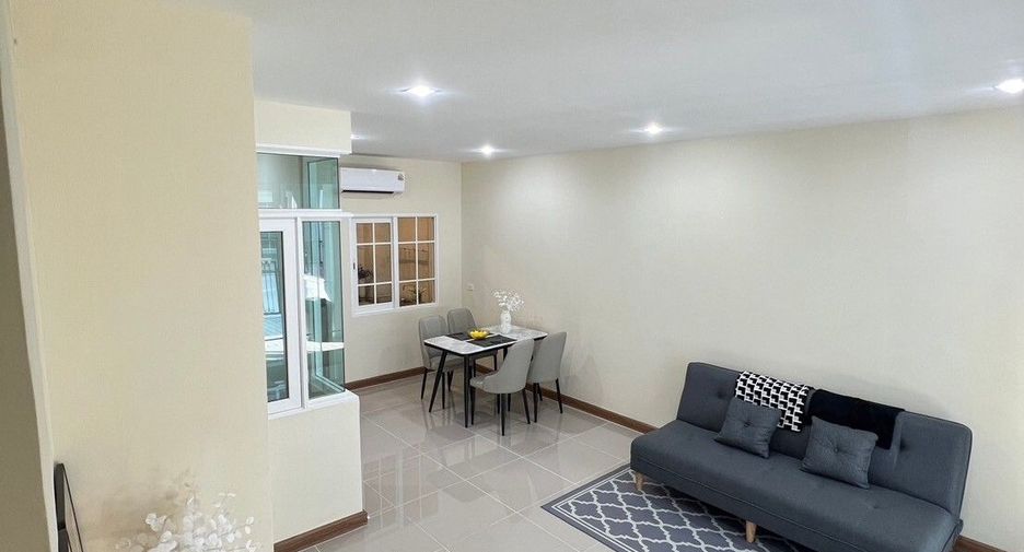 For rent 4 bedrooms townhouse in Mueang Chiang Mai, Chiang Mai