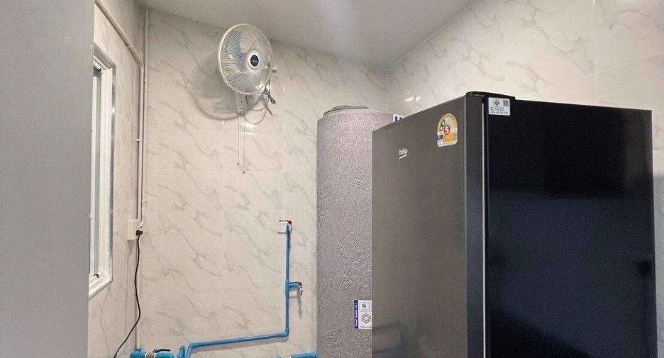 For rent 4 bedrooms townhouse in Mueang Chiang Mai, Chiang Mai