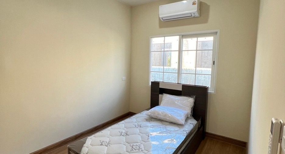For rent 4 bedrooms townhouse in Mueang Chiang Mai, Chiang Mai